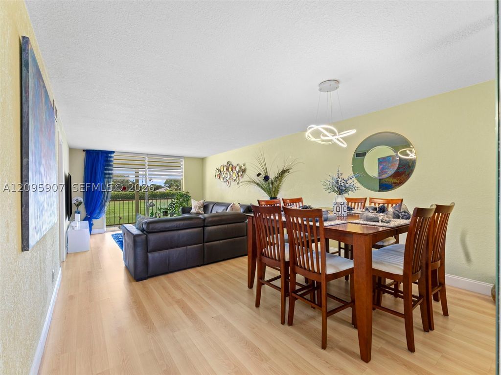 9820 S Hollybrook Lake Dr 208, Pembroke Pines, FL 33025