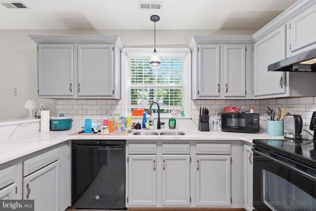 10106 S FULTON DR, Fredericksburg, VA 22408
