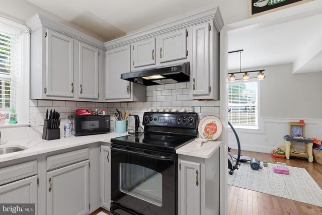 10106 S FULTON DR, Fredericksburg, VA 22408