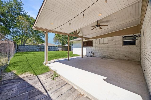 1526 Diplomat Way, Houston, TX 77088