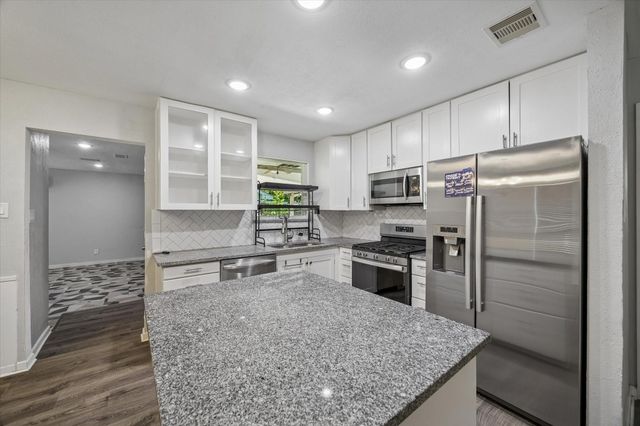 1526 Diplomat Way, Houston, TX 77088