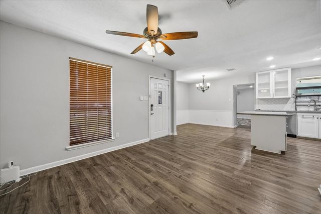 1526 Diplomat Way, Houston, TX 77088