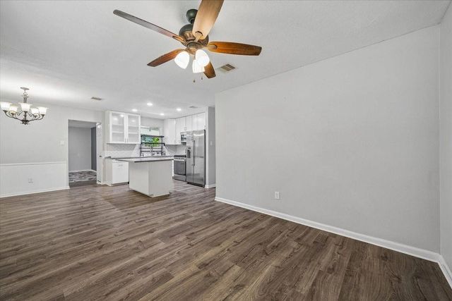 1526 Diplomat Way, Houston, TX 77088