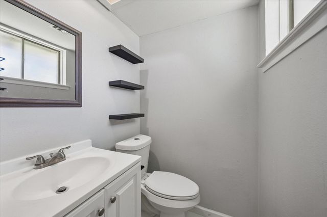 1526 Diplomat Way, Houston, TX 77088