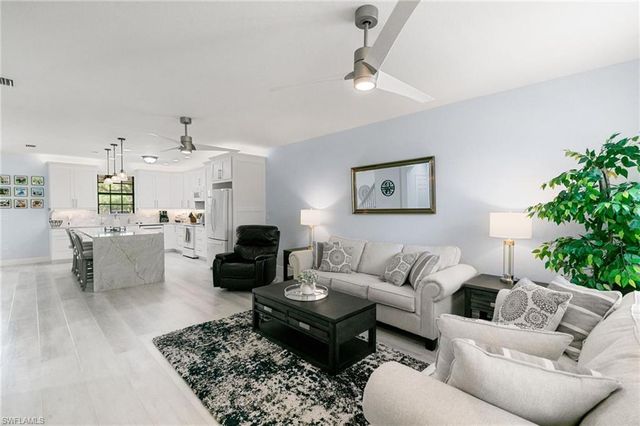 15068 Summit Place CIR, Naples, FL 34119