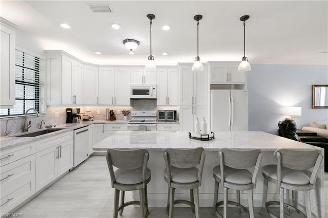 15068 Summit Place CIR, Naples, FL 34119