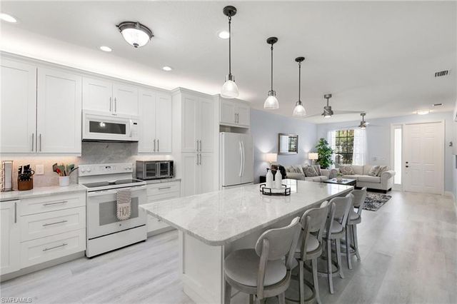 15068 Summit Place CIR, Naples, FL 34119