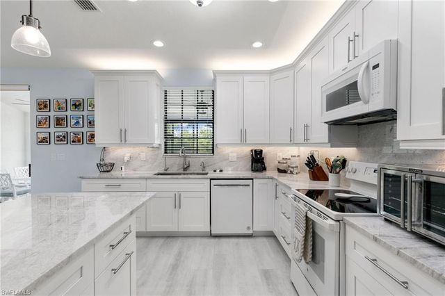 15068 Summit Place CIR, Naples, FL 34119