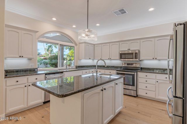 10125 E CARON Street, Scottsdale, AZ 85258