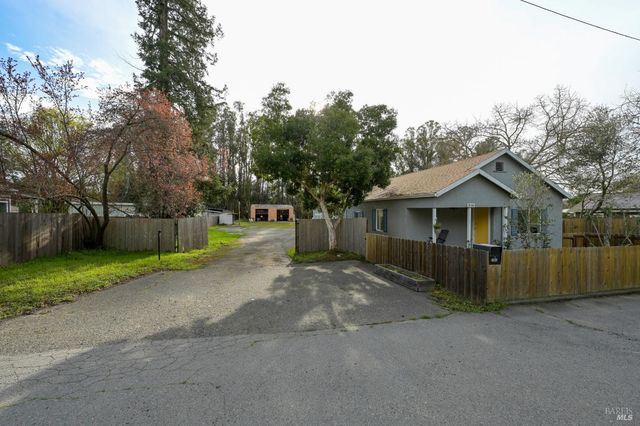 2103 Bodega Ave, Petaluma, CA 94952