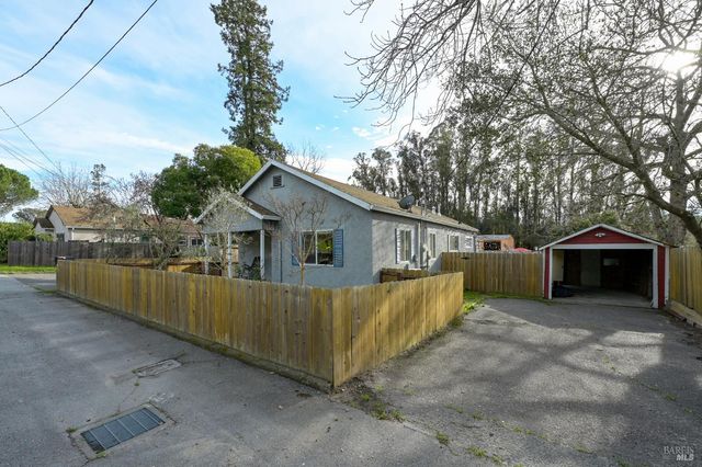 2103 Bodega Ave, Petaluma, CA 94952