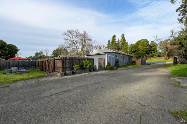 2103 Bodega Ave, Petaluma, CA 94952