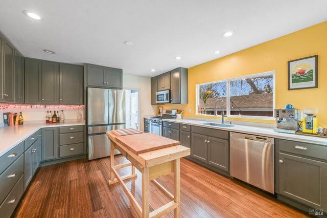 2103 Bodega Ave, Petaluma, CA 94952