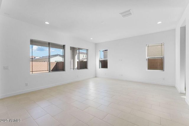 7670 W CRABAPPLE Drive, Peoria, AZ 85383