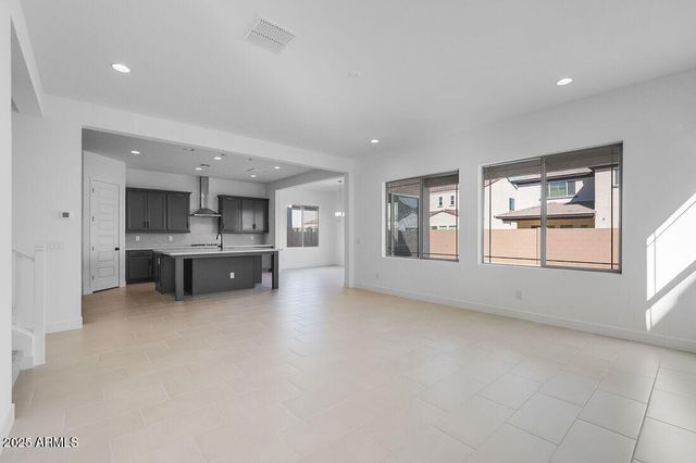 7670 W CRABAPPLE Drive, Peoria, AZ 85383