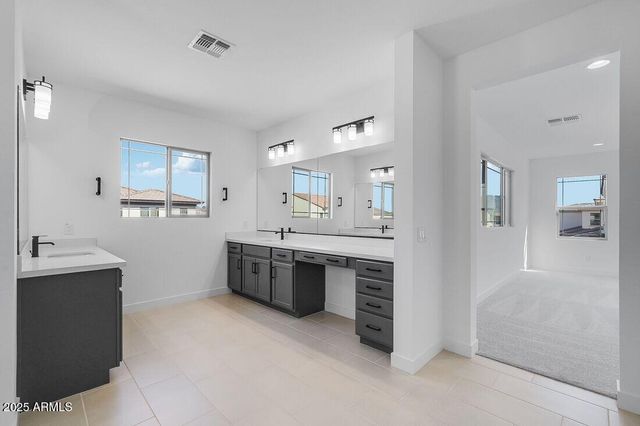 7670 W CRABAPPLE Drive, Peoria, AZ 85383