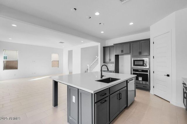 7670 W CRABAPPLE Drive, Peoria, AZ 85383