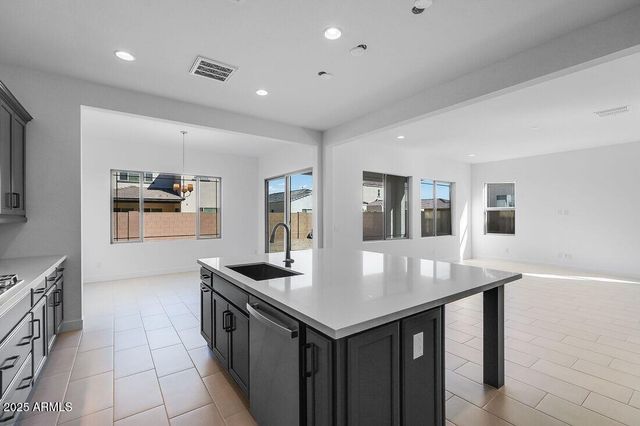 7670 W CRABAPPLE Drive, Peoria, AZ 85383