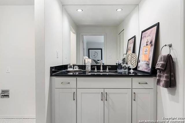 6803 West Ave Apt B, San Antonio, TX 78213