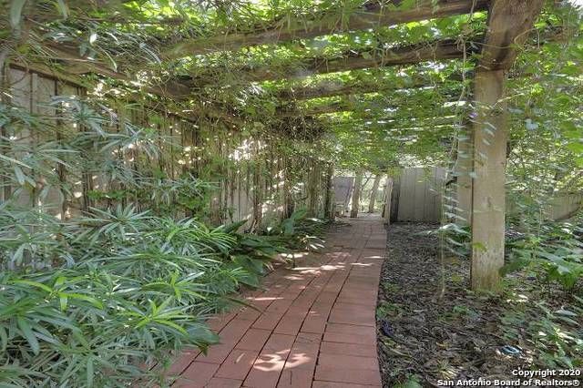 6803 West Ave Apt B, San Antonio, TX 78213