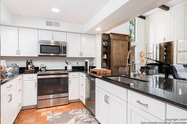 6803 West Ave Apt B, San Antonio, TX 78213