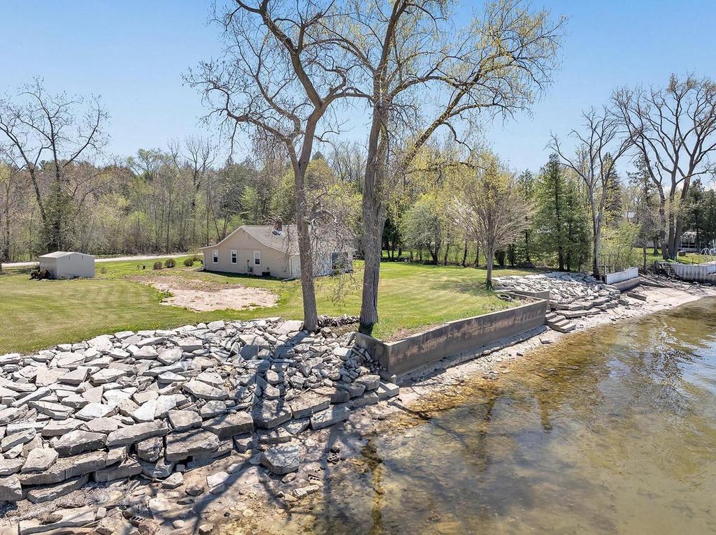 381 BREEZY ACRES, Luxemburg, WI 54217