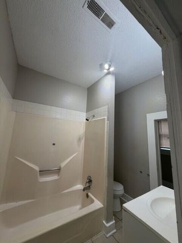 906 N Kansas Expressway, Springfield, MO 65802