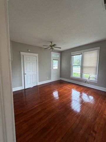 906 N Kansas Expressway, Springfield, MO 65802
