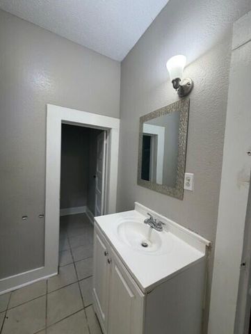 906 N Kansas Expressway, Springfield, MO 65802