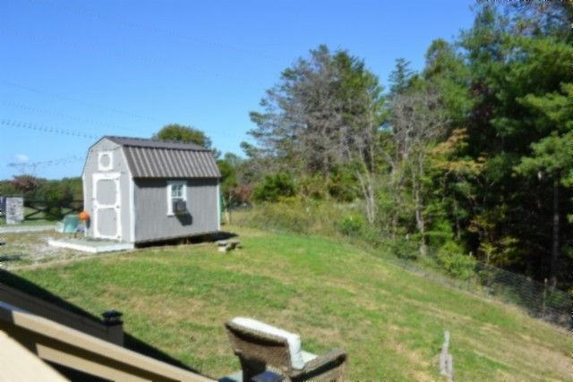 688 Boone Ridge Rd, Jamestown, TN 38556