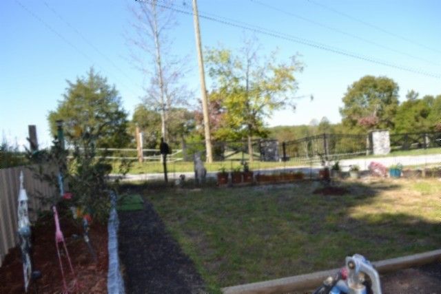 688 Boone Ridge Rd, Jamestown, TN 38556