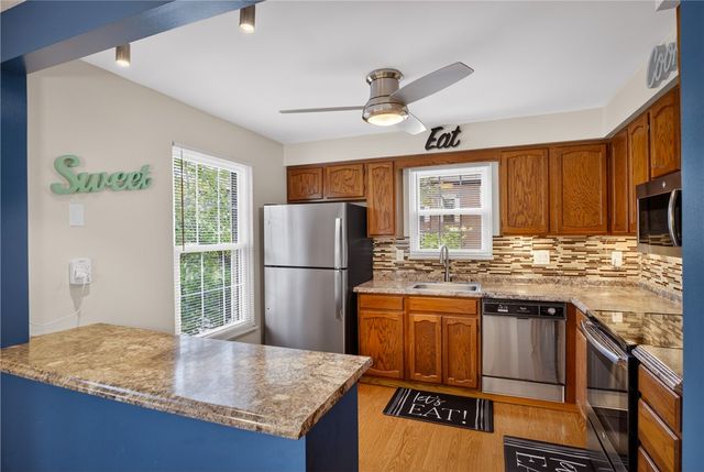 762 Windvue Dr, Robinson Twp, PA 15205