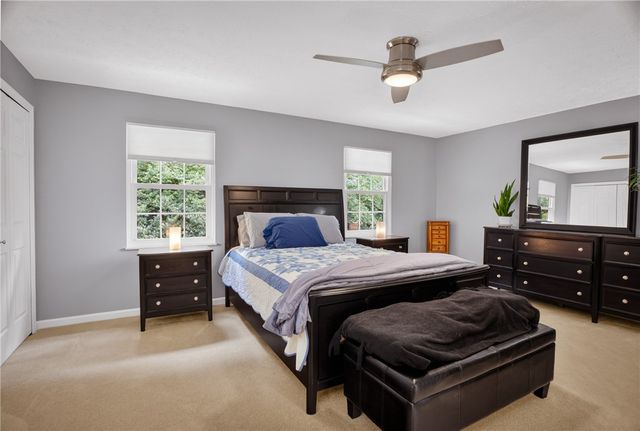 762 Windvue Dr, Robinson Twp, PA 15205