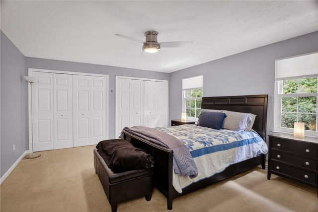 762 Windvue Dr, Robinson Twp, PA 15205