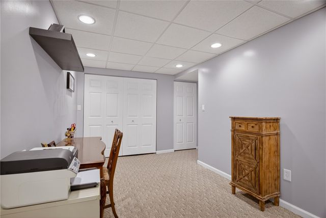 762 Windvue Dr, Robinson Twp, PA 15205