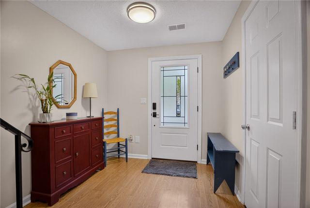 762 Windvue Dr, Robinson Twp, PA 15205