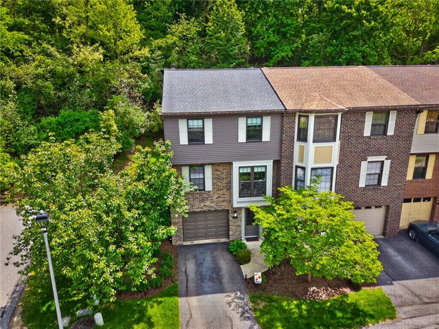 762 Windvue Dr, Robinson Twp, PA 15205