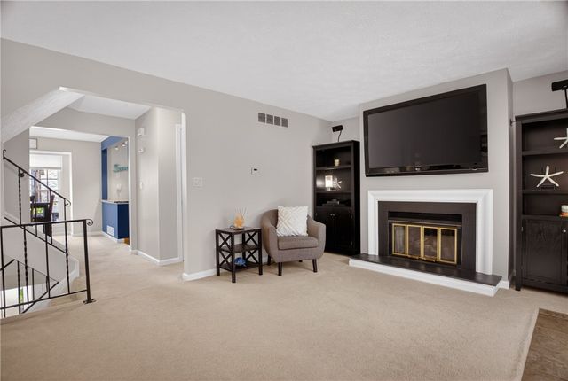 762 Windvue Dr, Robinson Twp, PA 15205