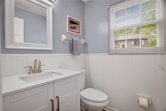 762 Windvue Dr, Robinson Twp, PA 15205