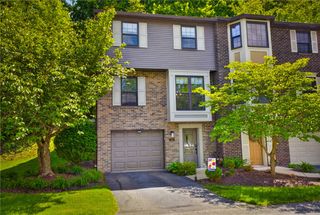 762 Windvue Dr, Robinson Twp, PA 15205