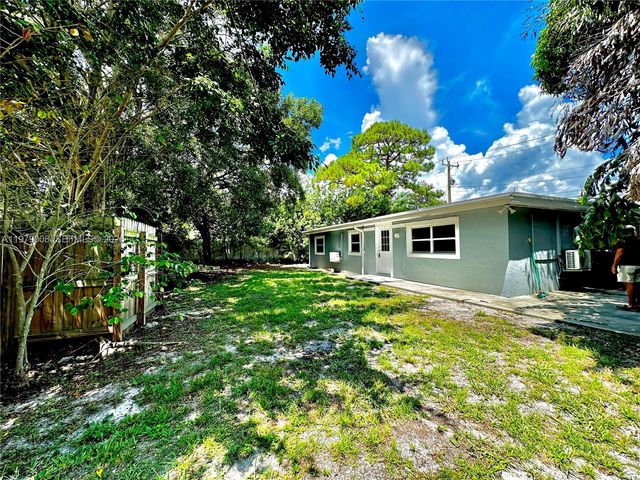1279 NE 40th Place 3, Oakland Park, FL 33334