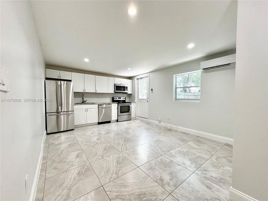 1279 NE 40th Place 3, Oakland Park, FL 33334