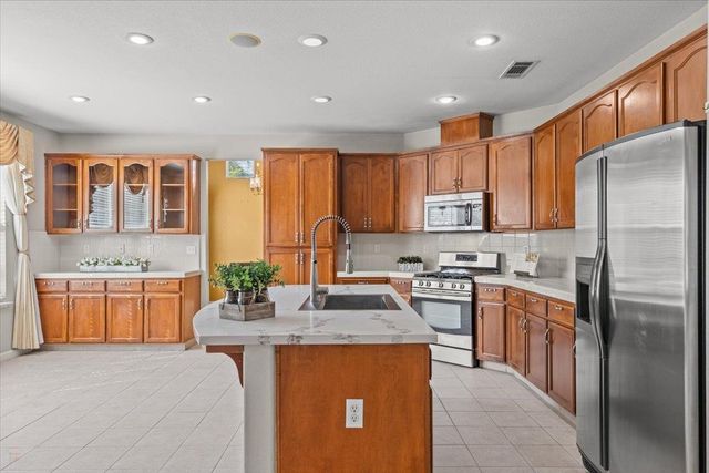 2050 Geneva Way, Manteca, CA 95337