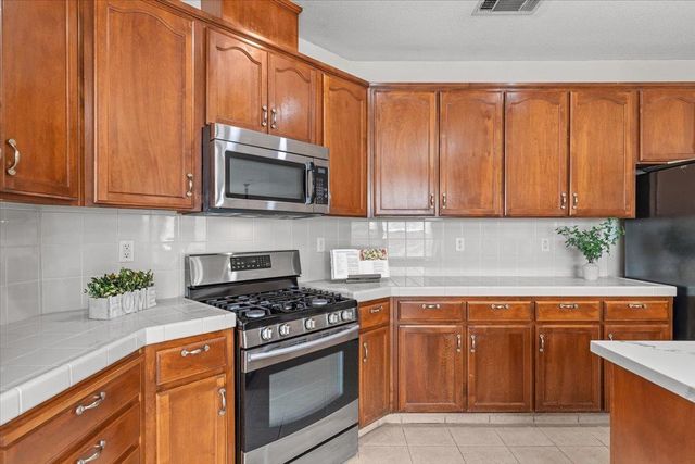 2050 Geneva Way, Manteca, CA 95337