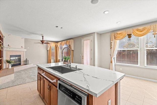 2050 Geneva Way, Manteca, CA 95337