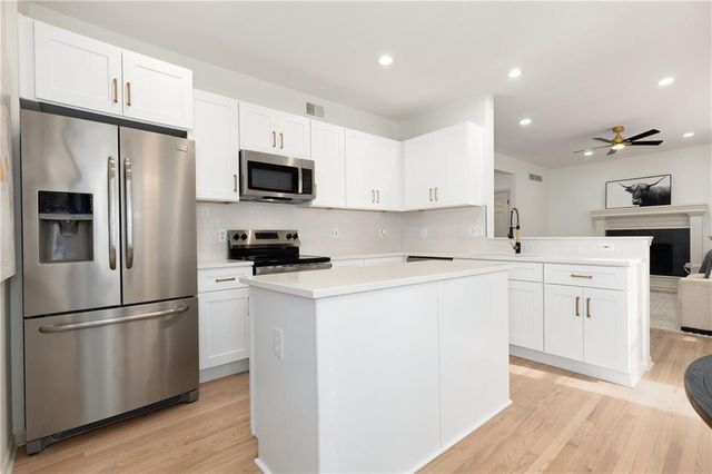 15457 W 155th Terrace, Olathe, KS 66062