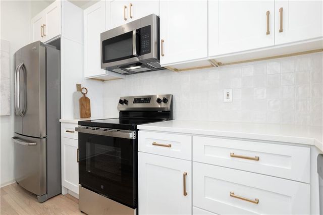 15457 W 155th Terrace, Olathe, KS 66062