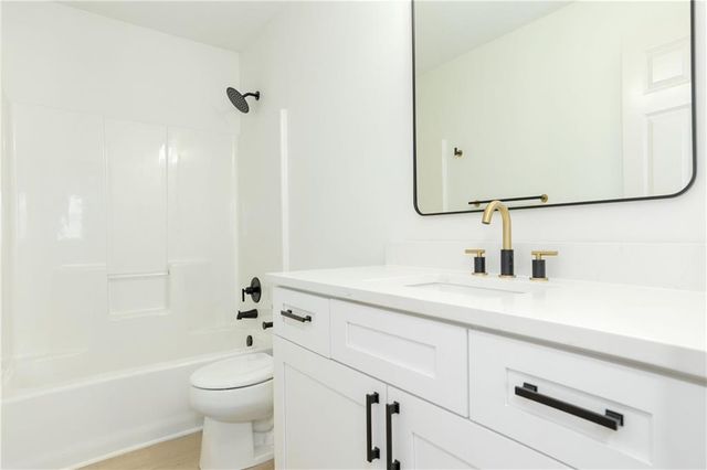 15457 W 155th Terrace, Olathe, KS 66062