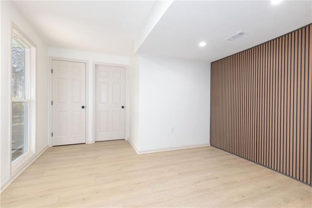 15457 W 155th Terrace, Olathe, KS 66062