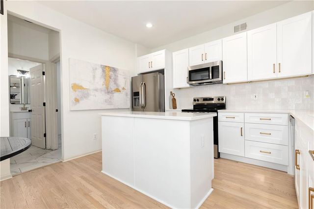 15457 W 155th Terrace, Olathe, KS 66062